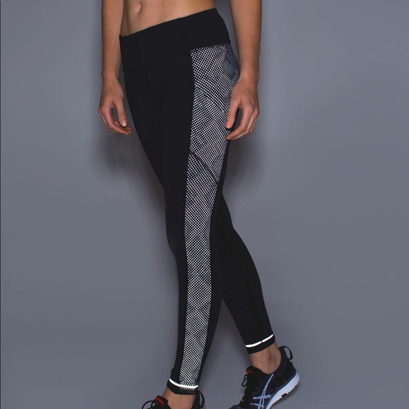 Lululemon Speed Tight IV
Ravish Reptile Silver Blk